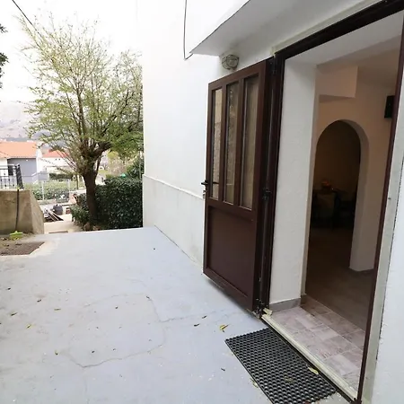 Ninetta With Terrace Apartman *