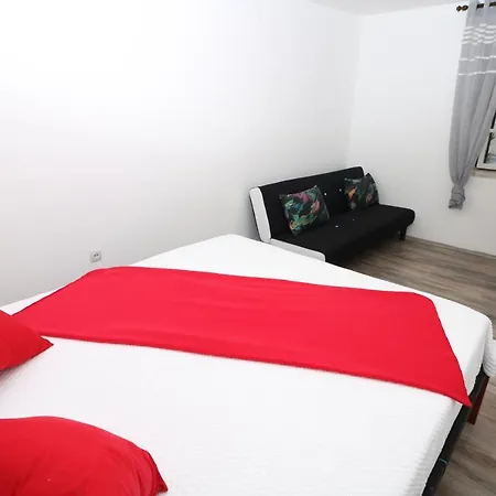 Apartman Ninetta With Terrace Baška