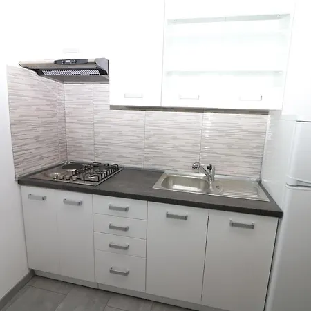 Ninetta With Terrace Apartman *