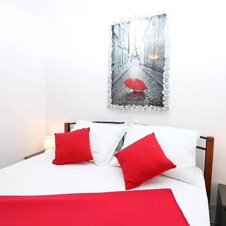 Ninetta With Terrace Apartman