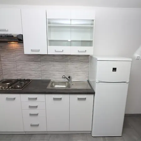 Ninetta With Terrace Apartman *