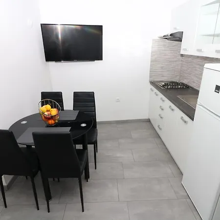 Apartman Ninetta With Terrace Baška